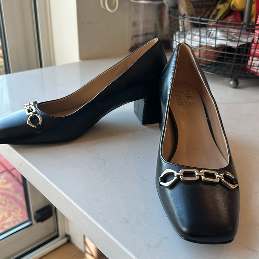 Naturalizer Heels - Picture 2 of 4